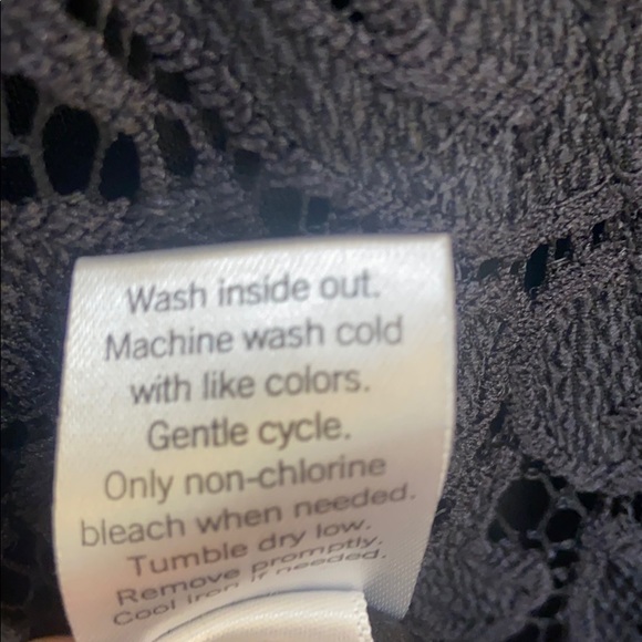 Sleeveless Black Dress - Picture 5 of 5